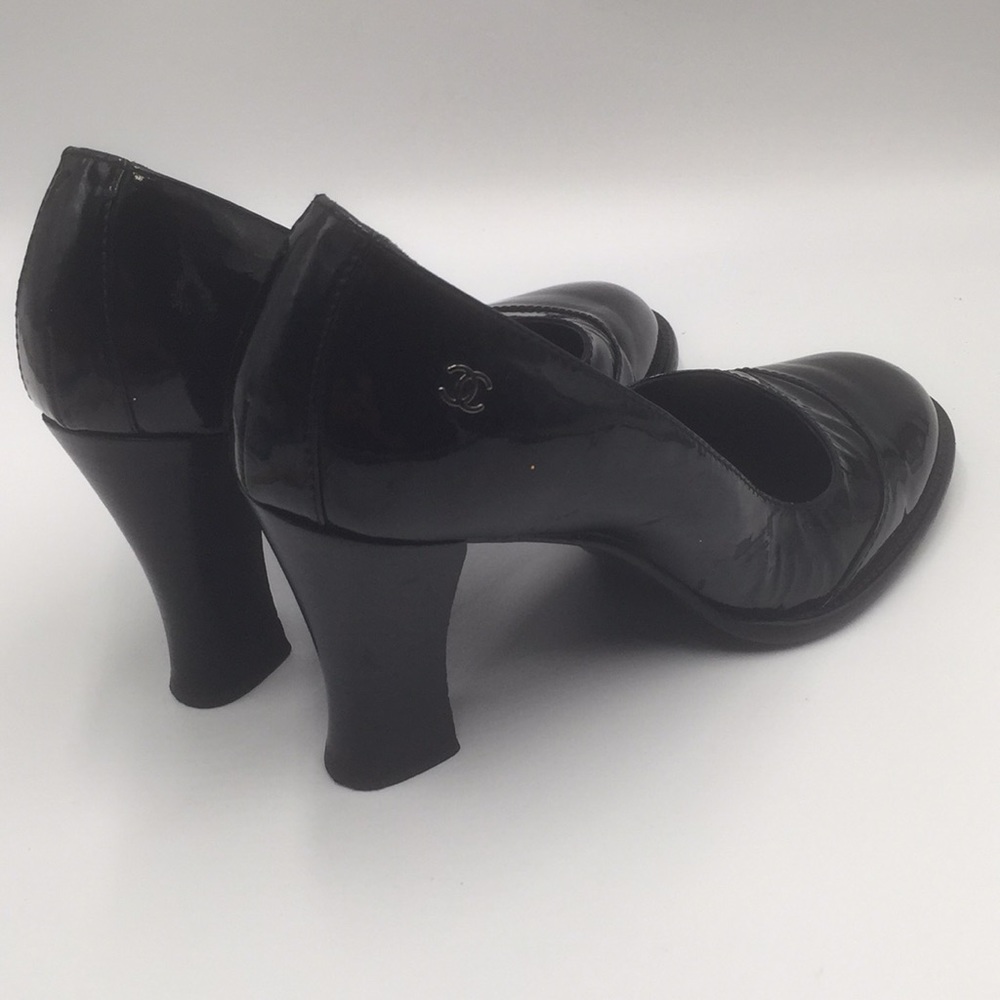 CHANEL Glossy Black Heels - Picture 8 of 15